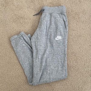 Bundle of kids Nike sweats!! :)